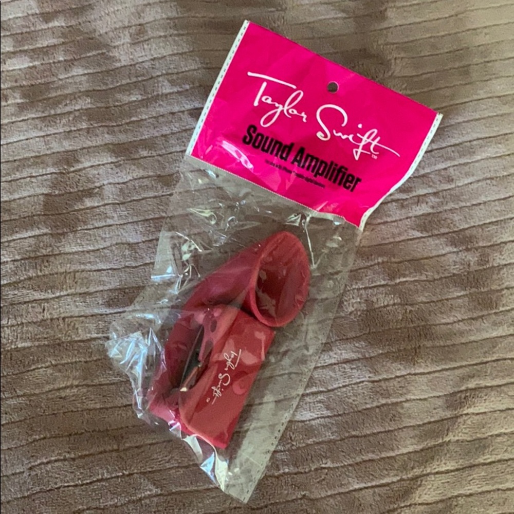 Taylor Swift sound amplifier